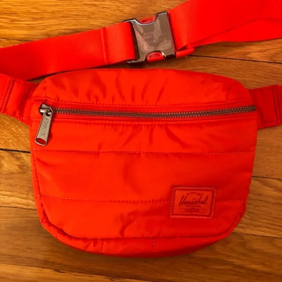 Herschel Fifteen Hip Pack Quilted Fiery Red - Picture 5 of 9